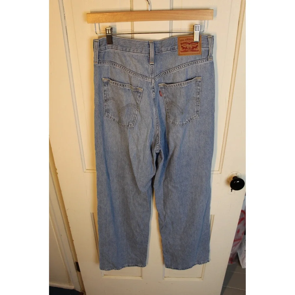 Levi Strauss High Waisted Straight Leg Light Wash‎ Denim Jeans Women's Size 27